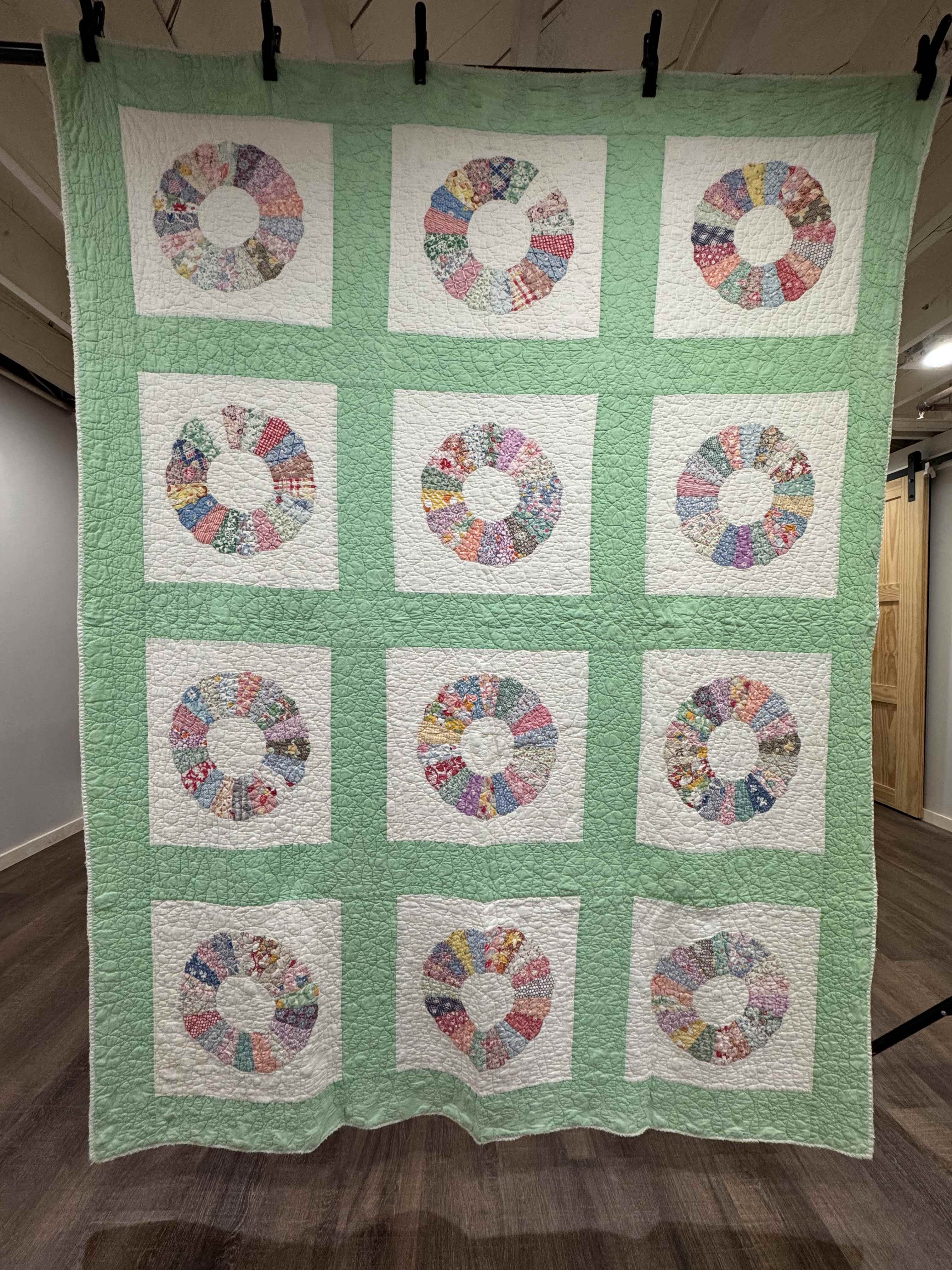 Vintage Quilt Dresden Plate
