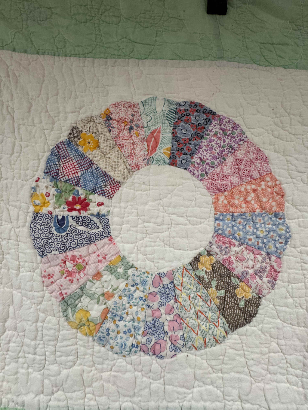 Vintage Quilt Dresden Plate