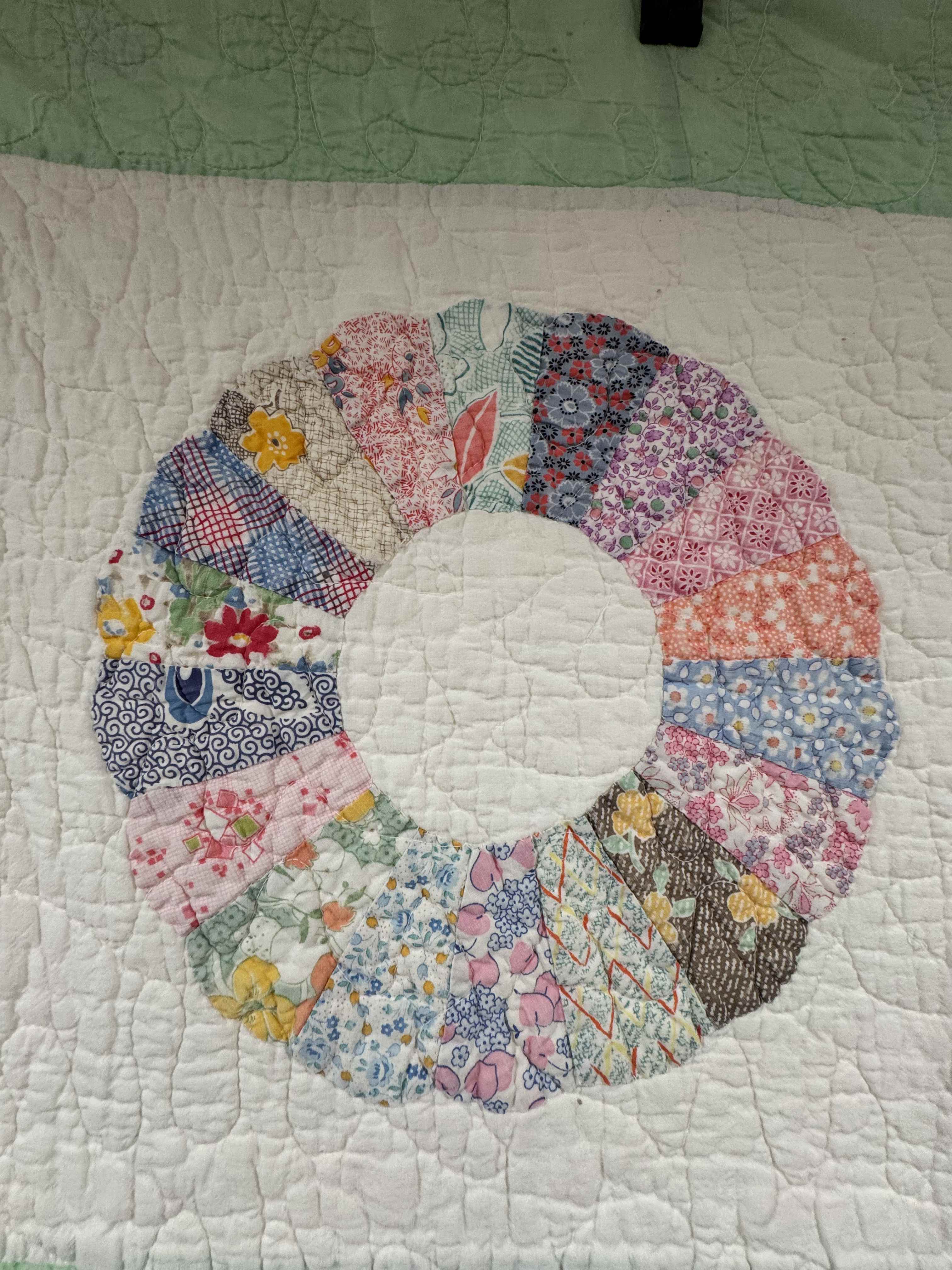 Vintage Quilt Dresden Plate
