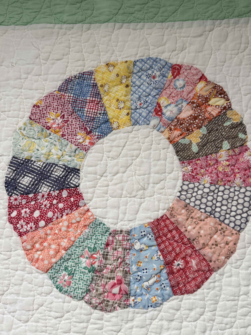 Vintage Quilt Dresden Plate