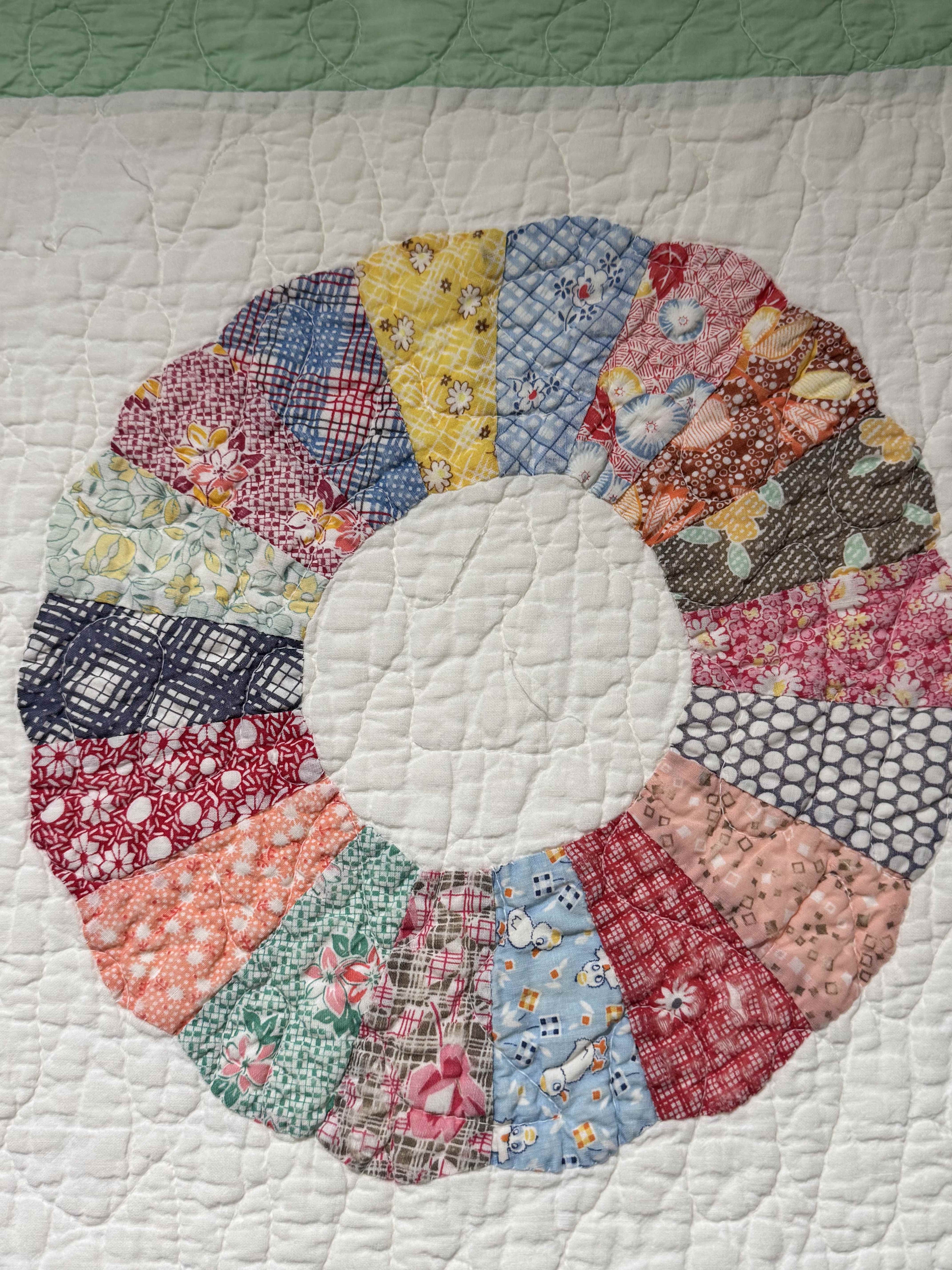 Vintage Quilt Dresden Plate