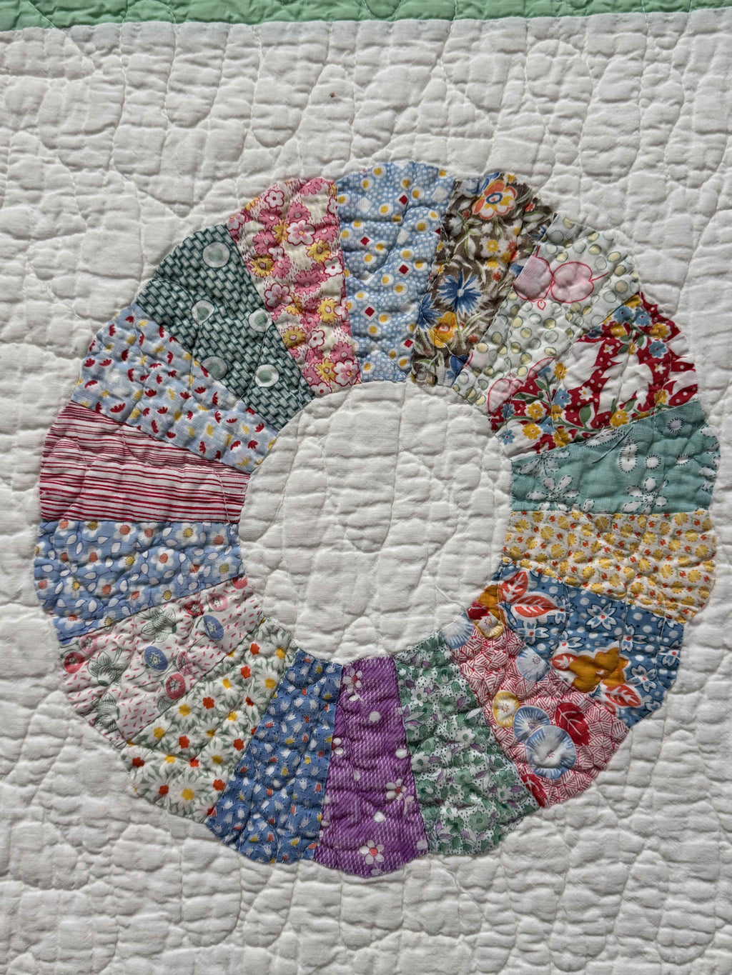 Vintage Quilt Dresden Plate