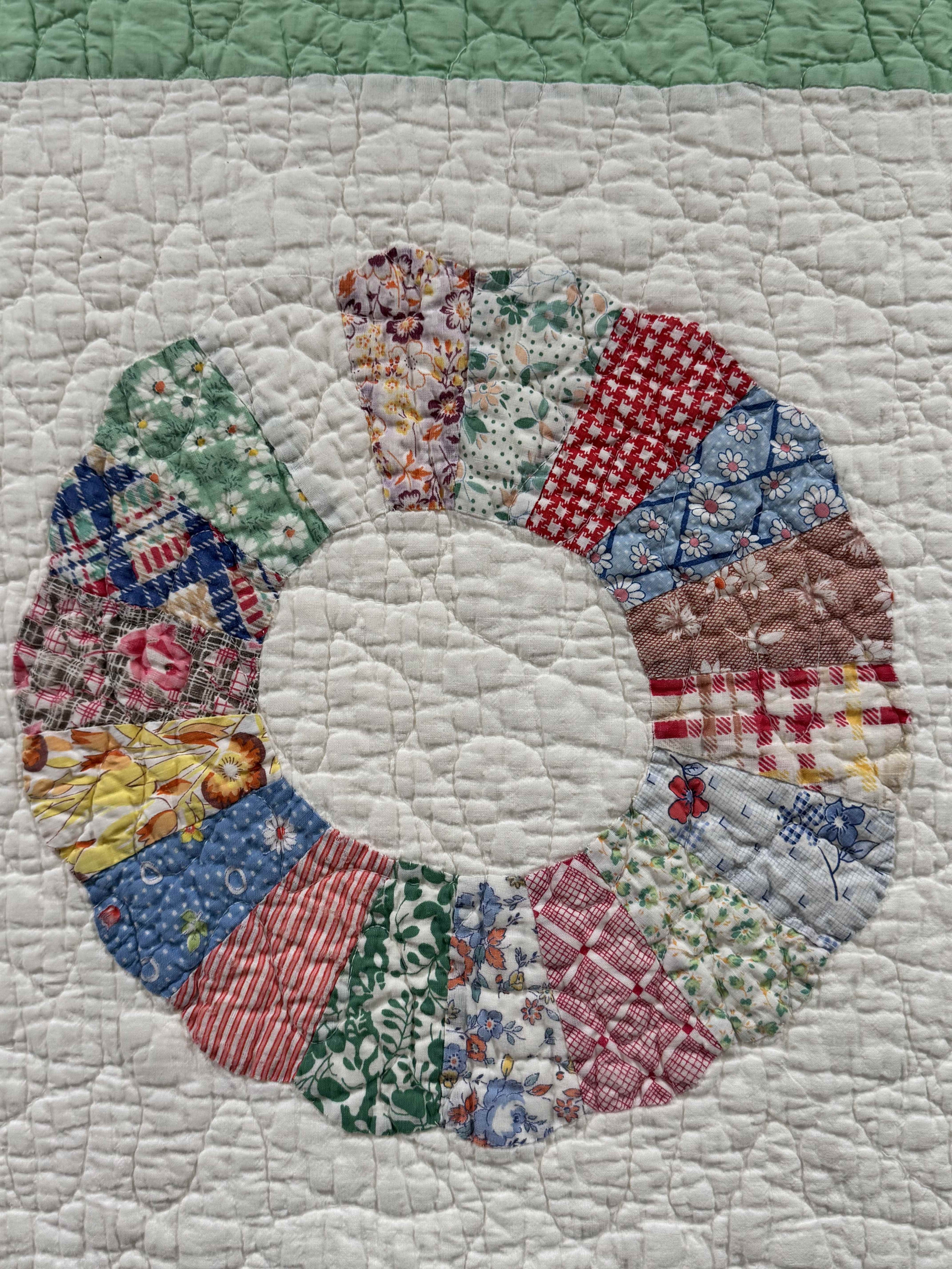 Vintage Quilt Dresden Plate