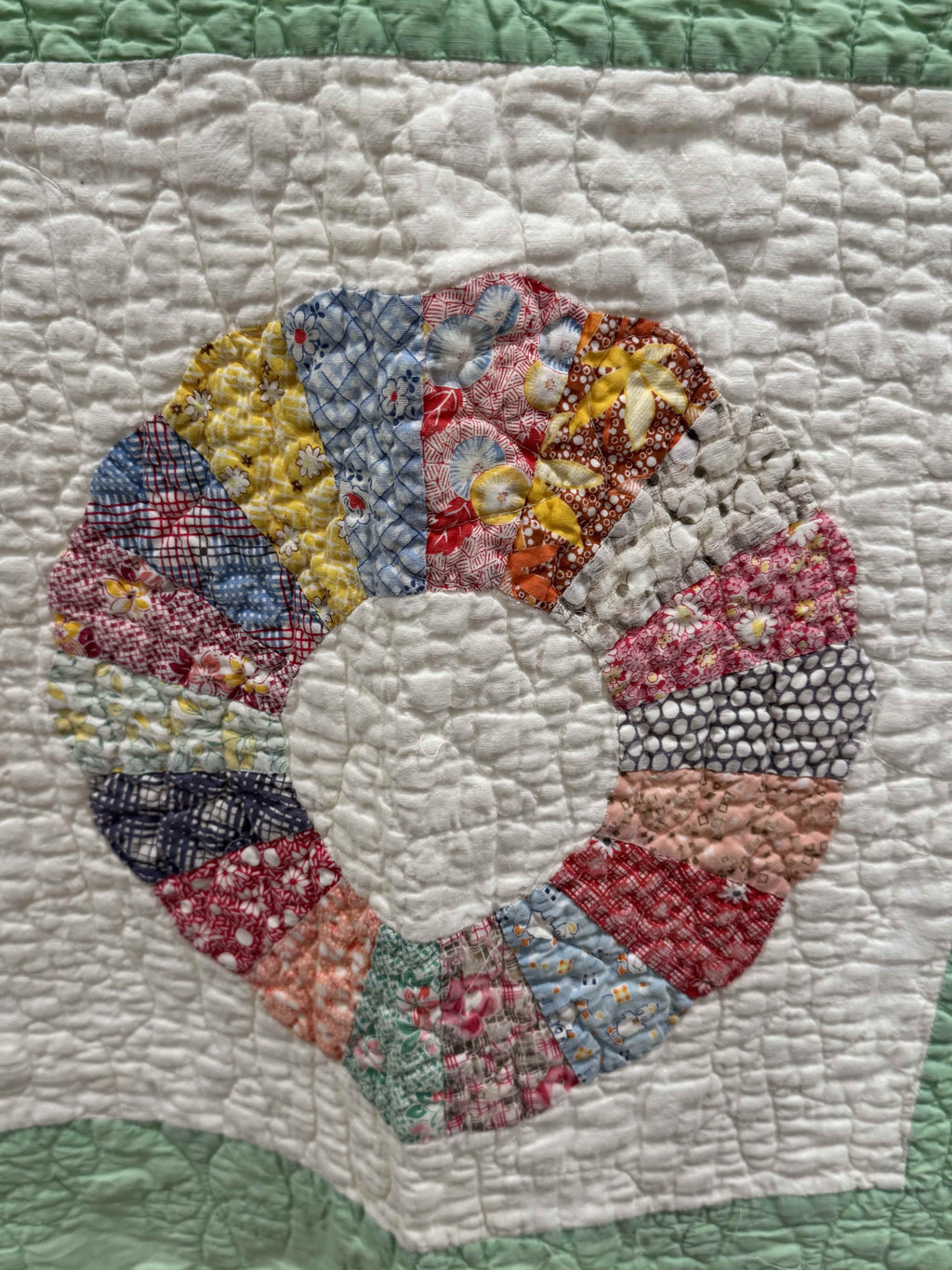 Vintage Quilt Dresden Plate