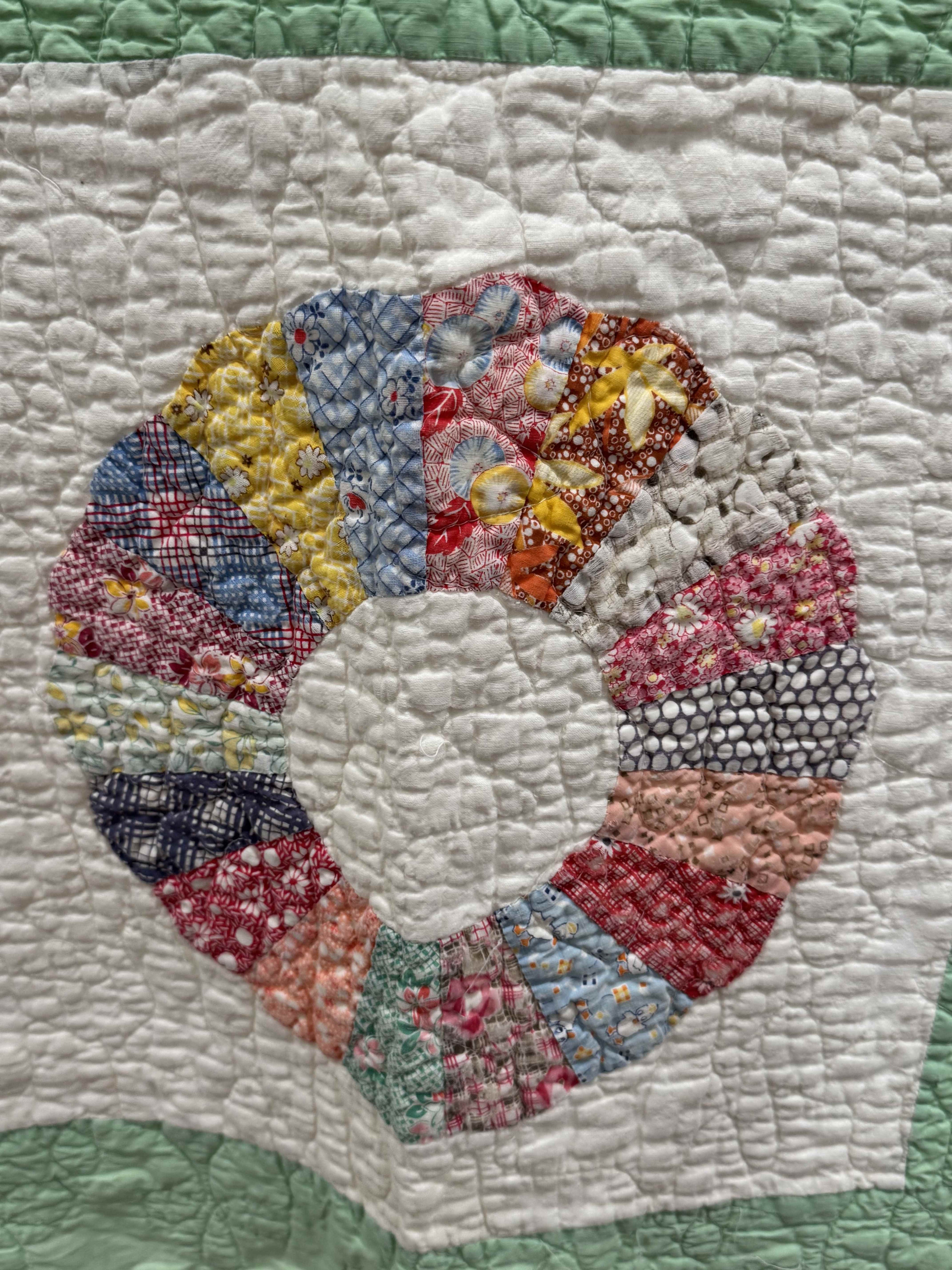 Vintage Quilt Dresden Plate