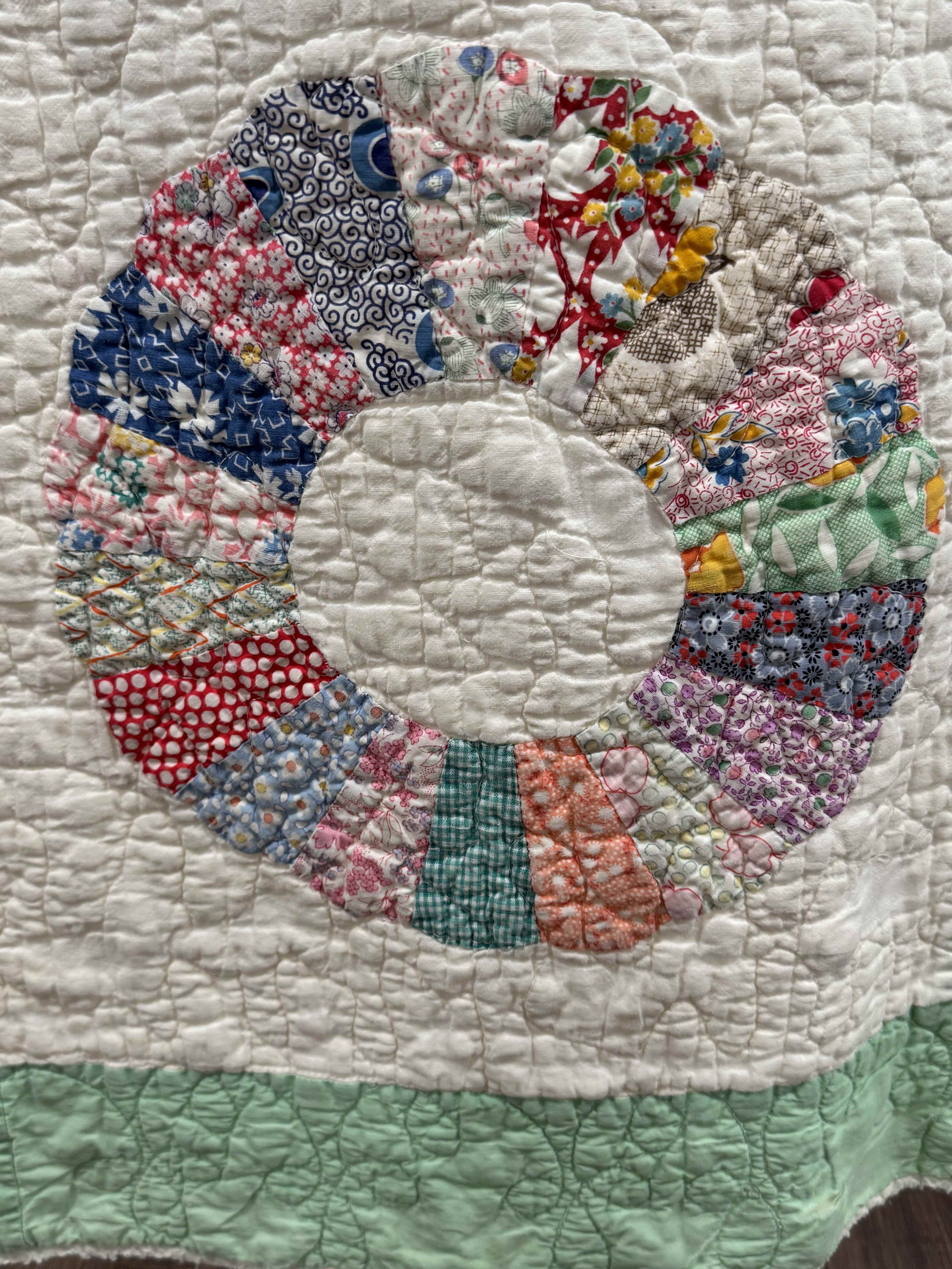 Vintage Quilt Dresden Plate