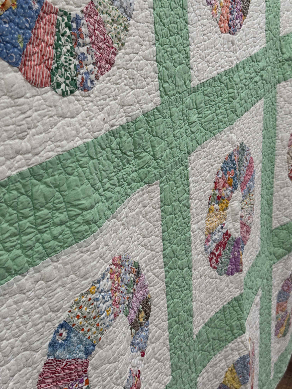 Vintage Quilt Dresden Plate