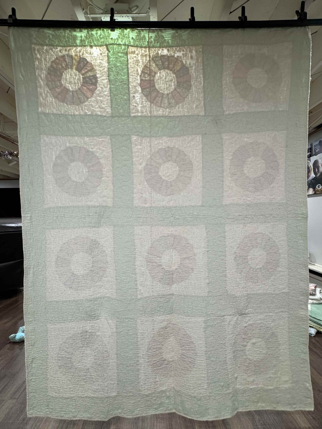 Vintage Quilt Dresden Plate