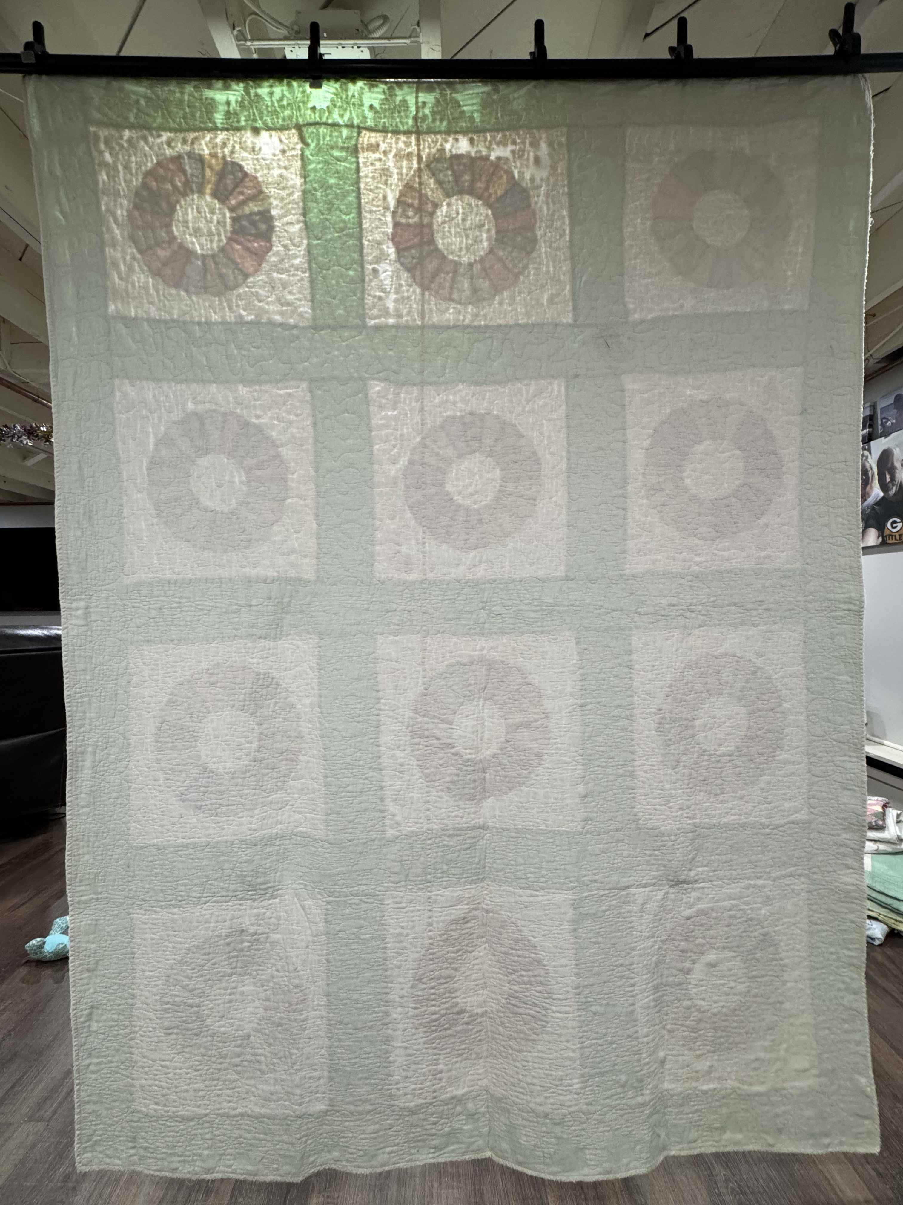 Vintage Quilt Dresden Plate