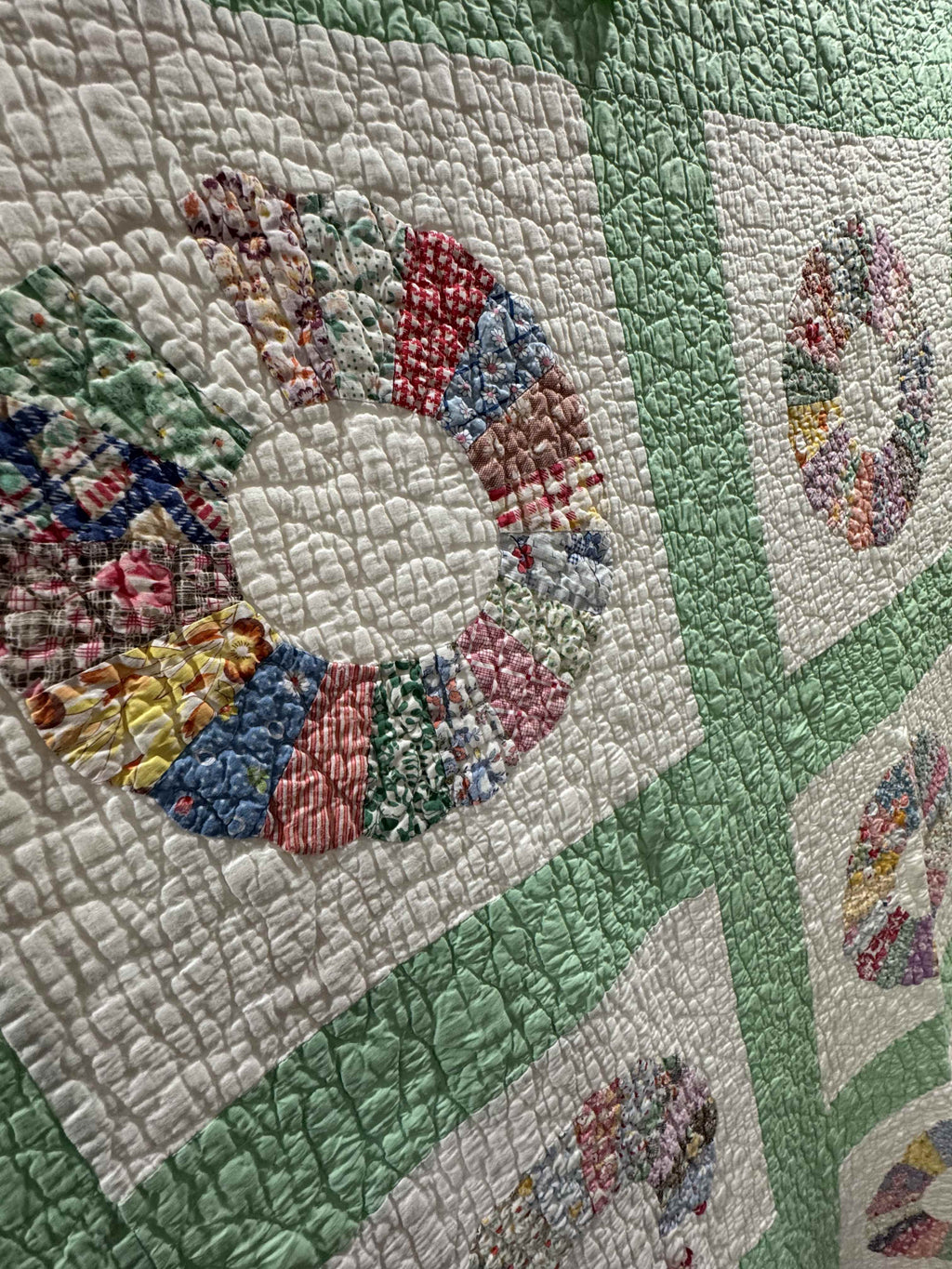 Vintage Quilt Dresden Plate