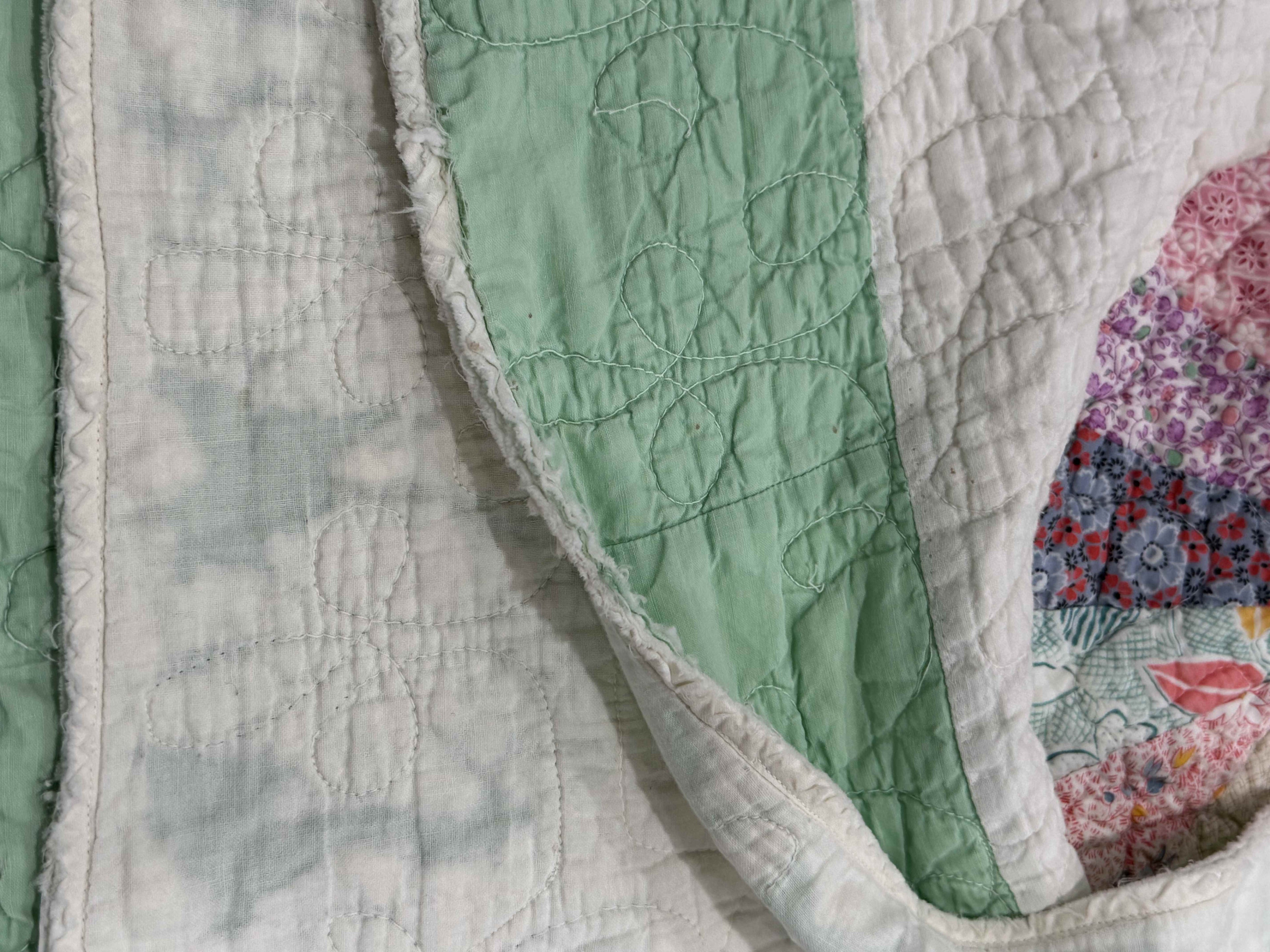 Vintage Quilt Dresden Plate