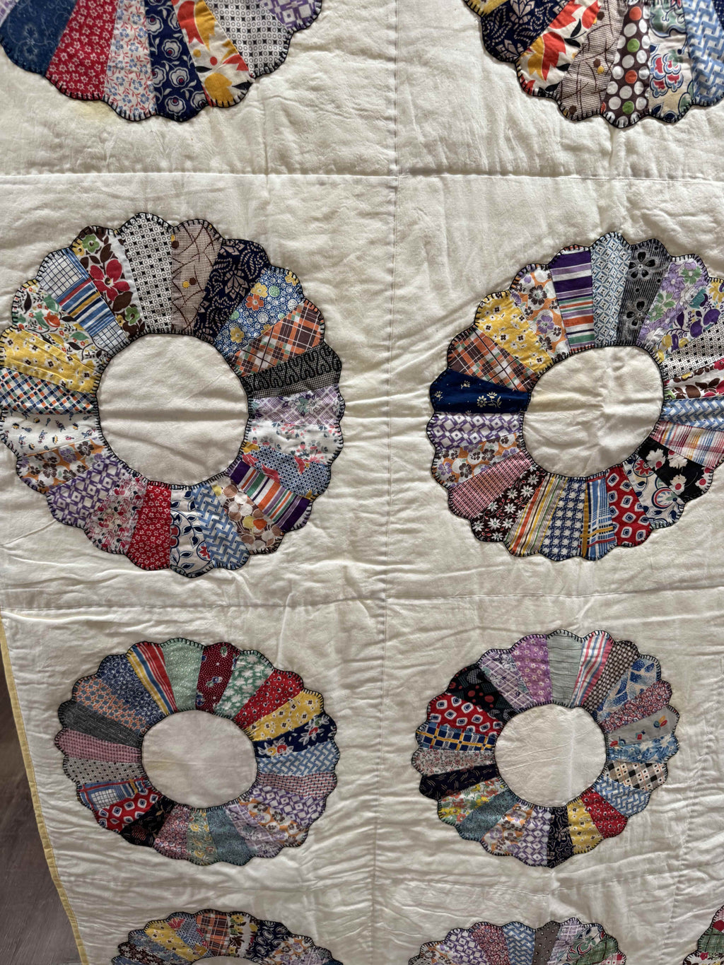 Vintage Quilt Dresden Plate Variation