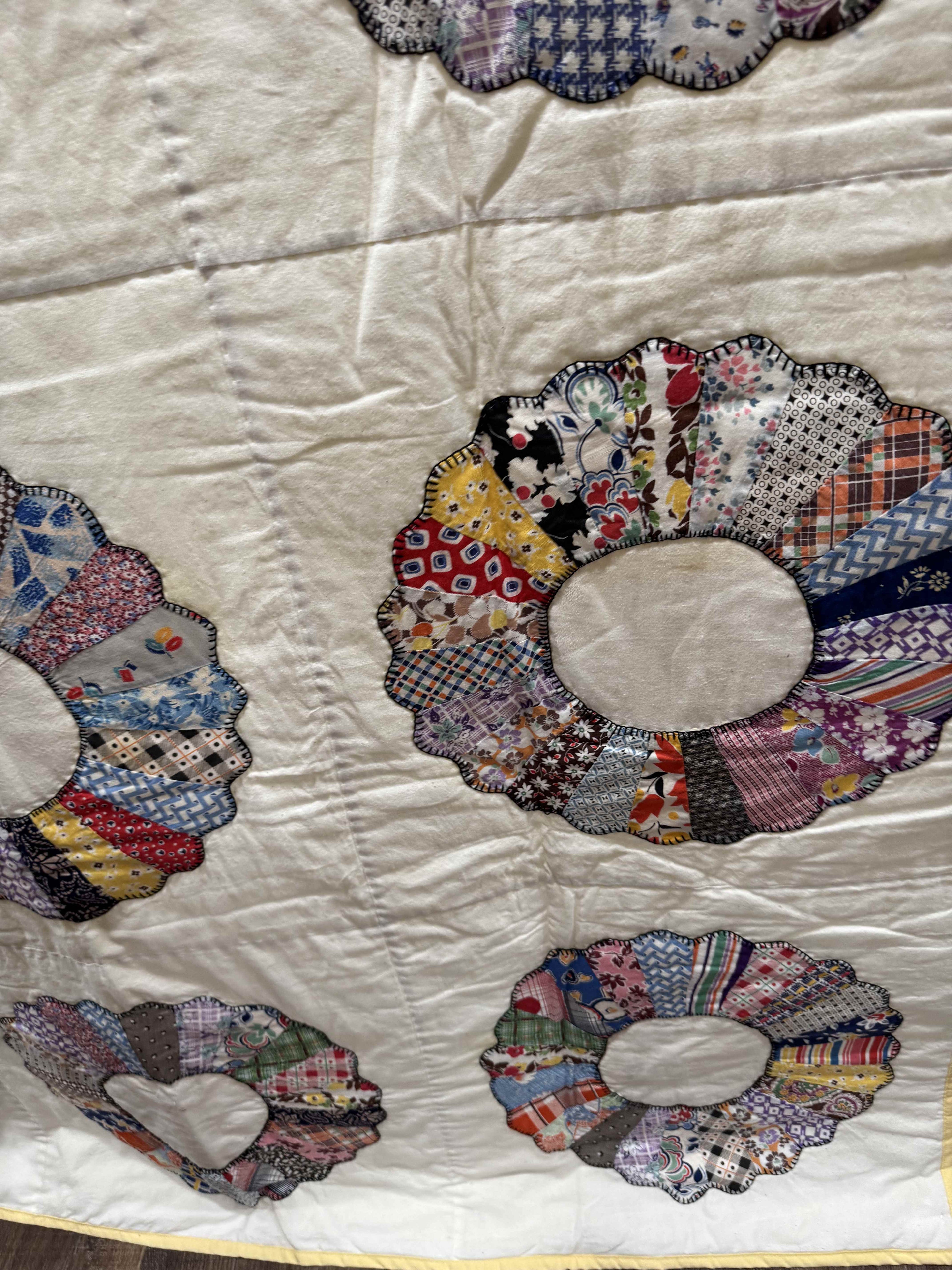Vintage Quilt Dresden Plate Variation