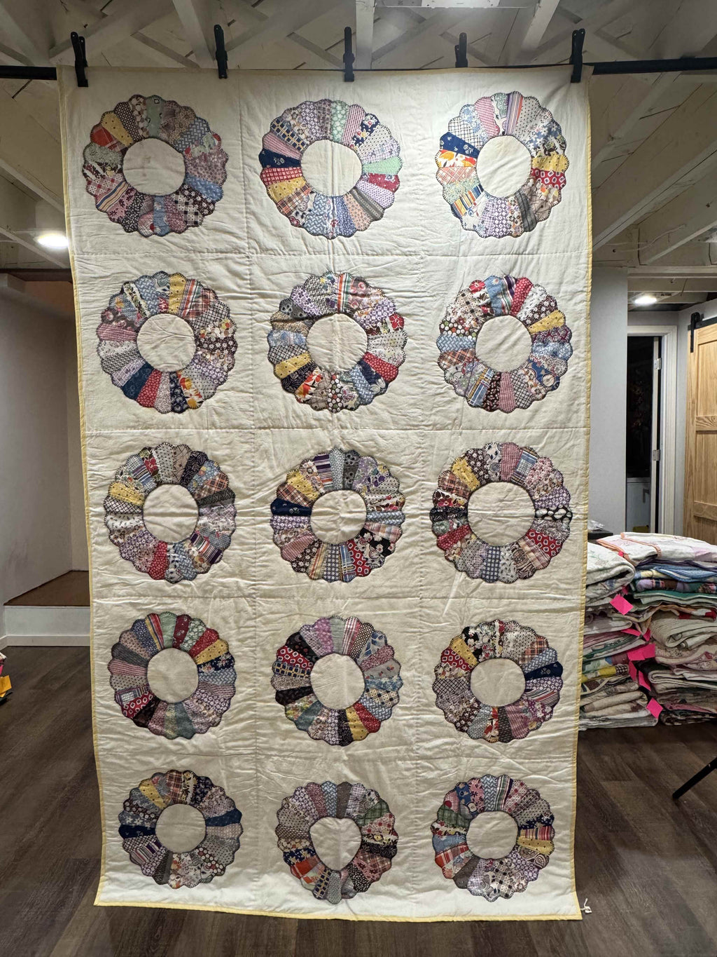 Vintage Quilt Dresden Plate Variation