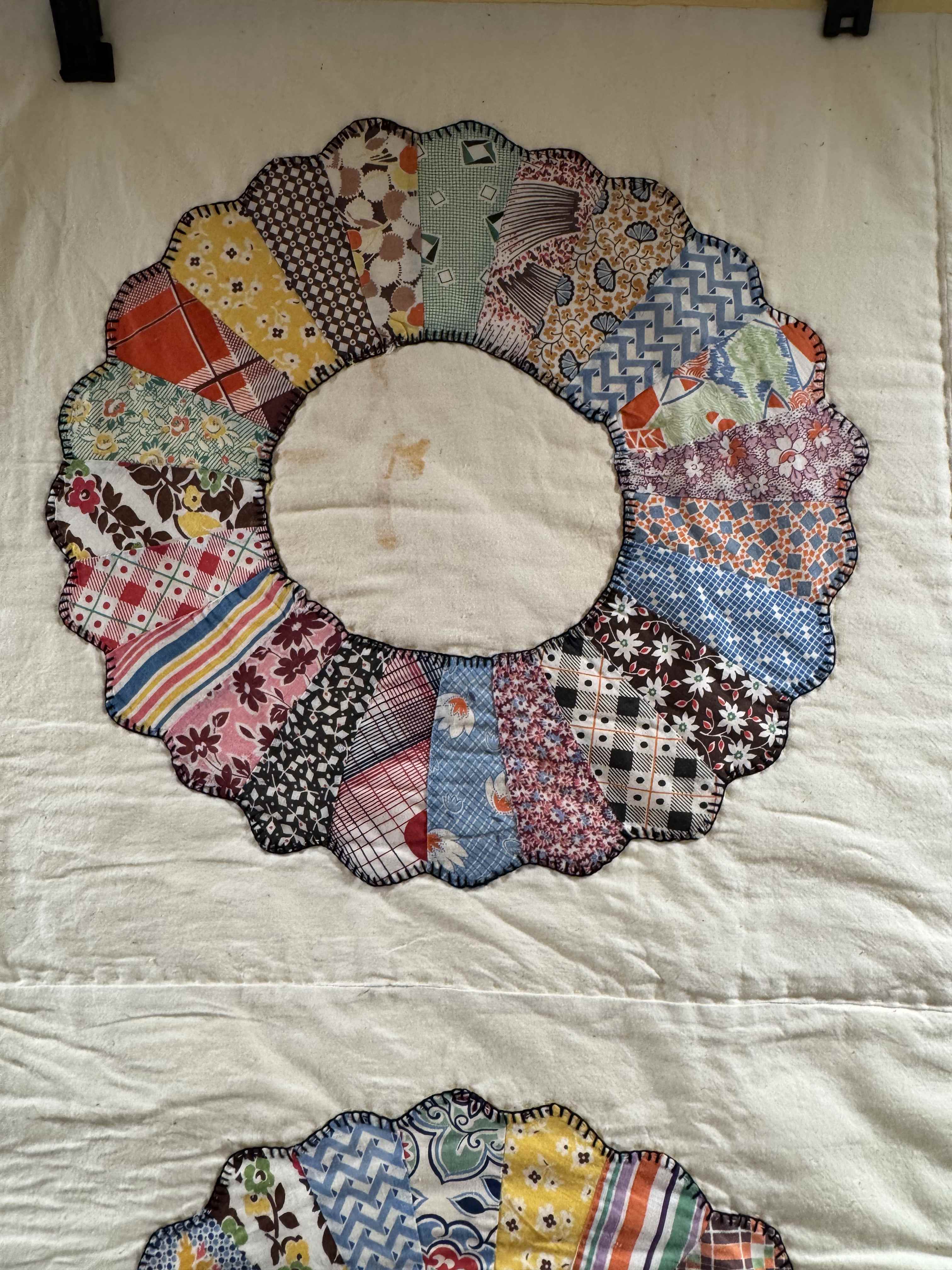 Vintage Quilt Dresden Plate Variation