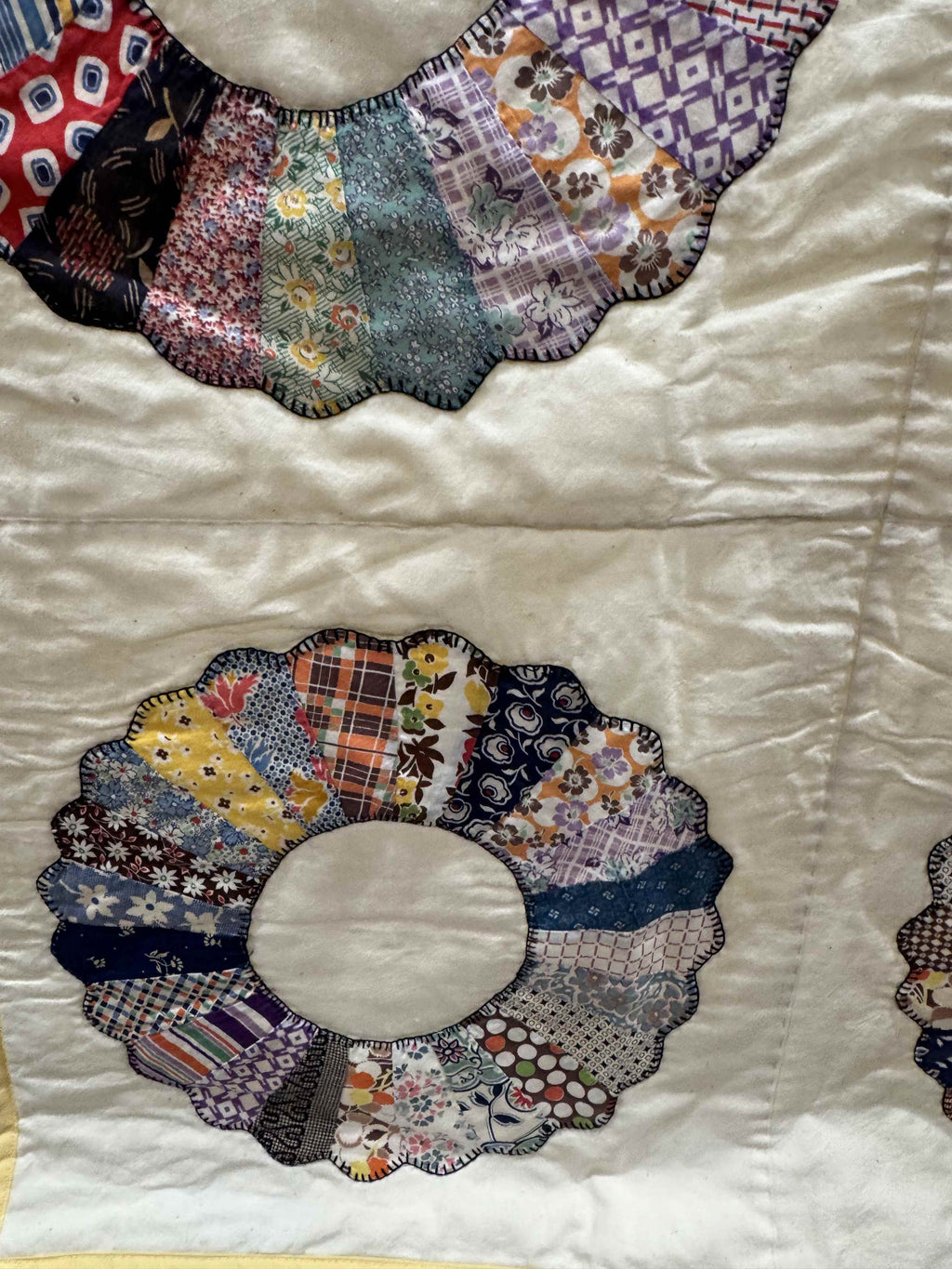 Vintage Quilt Dresden Plate Variation