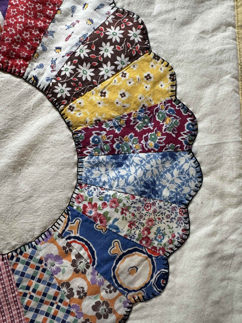 Vintage Quilt Dresden Plate Variation