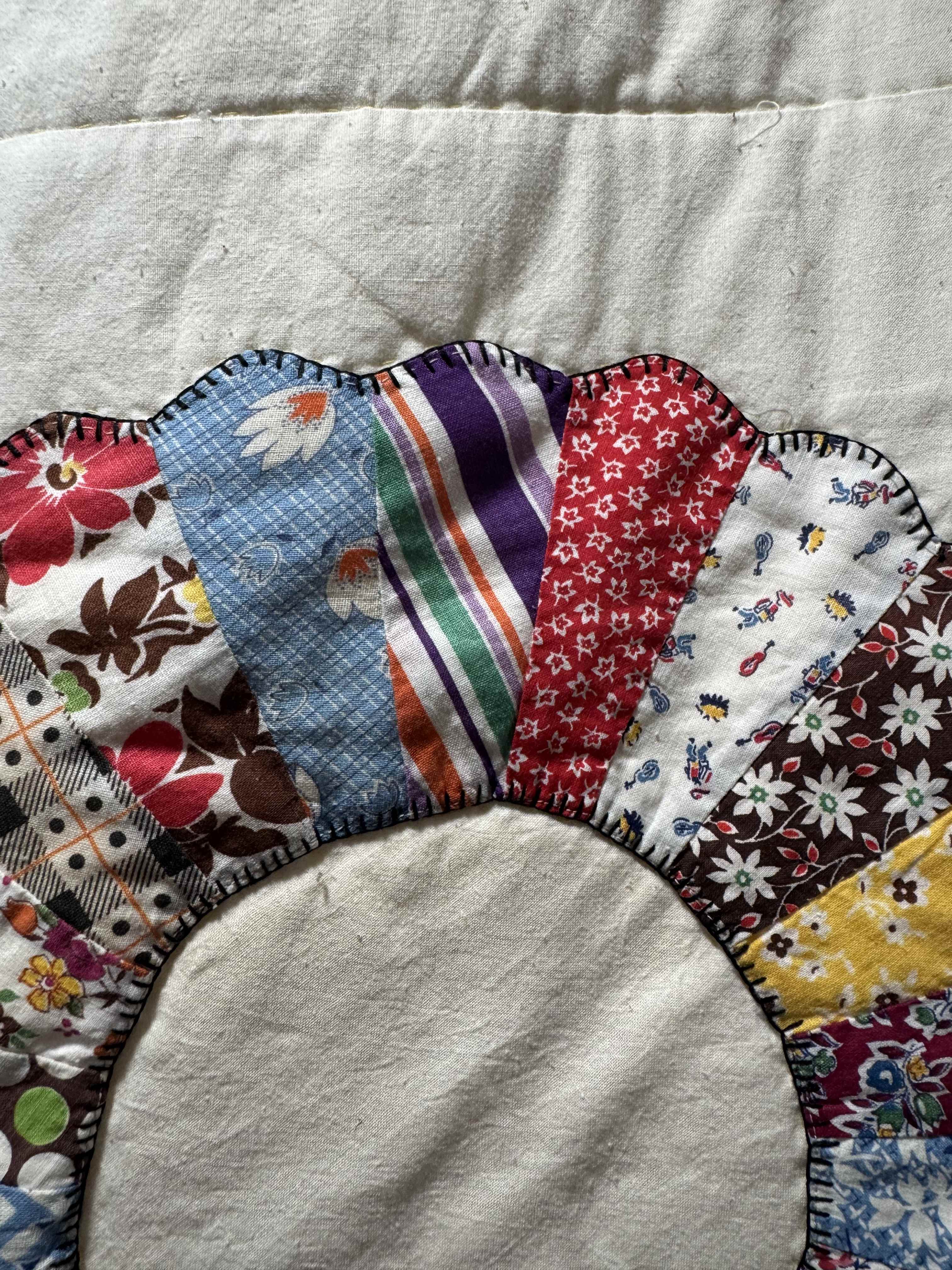 Vintage Quilt Dresden Plate Variation