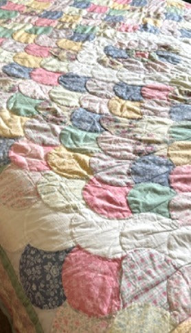 Vintage Quilt Bubble Gum Clam Shell