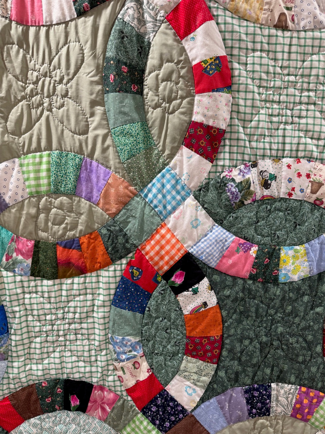 Vintage Quilt Green Scrappy Double Wedding Ring