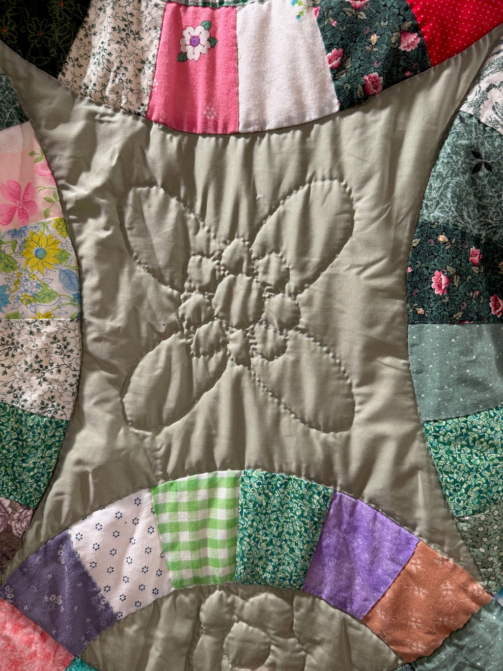 Vintage Quilt Green Scrappy Double Wedding Ring