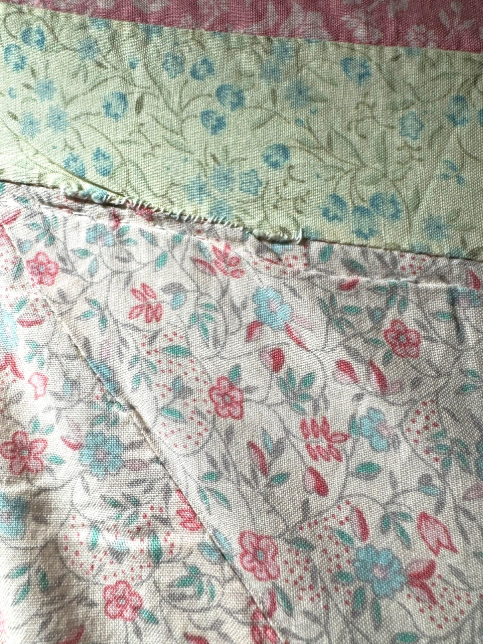 Vintage Quilt Bubble Gum Clam Shell