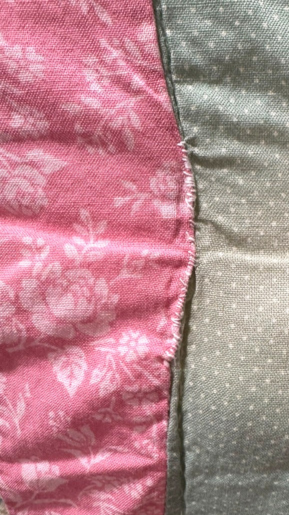 Vintage Quilt Bubble Gum Clam Shell