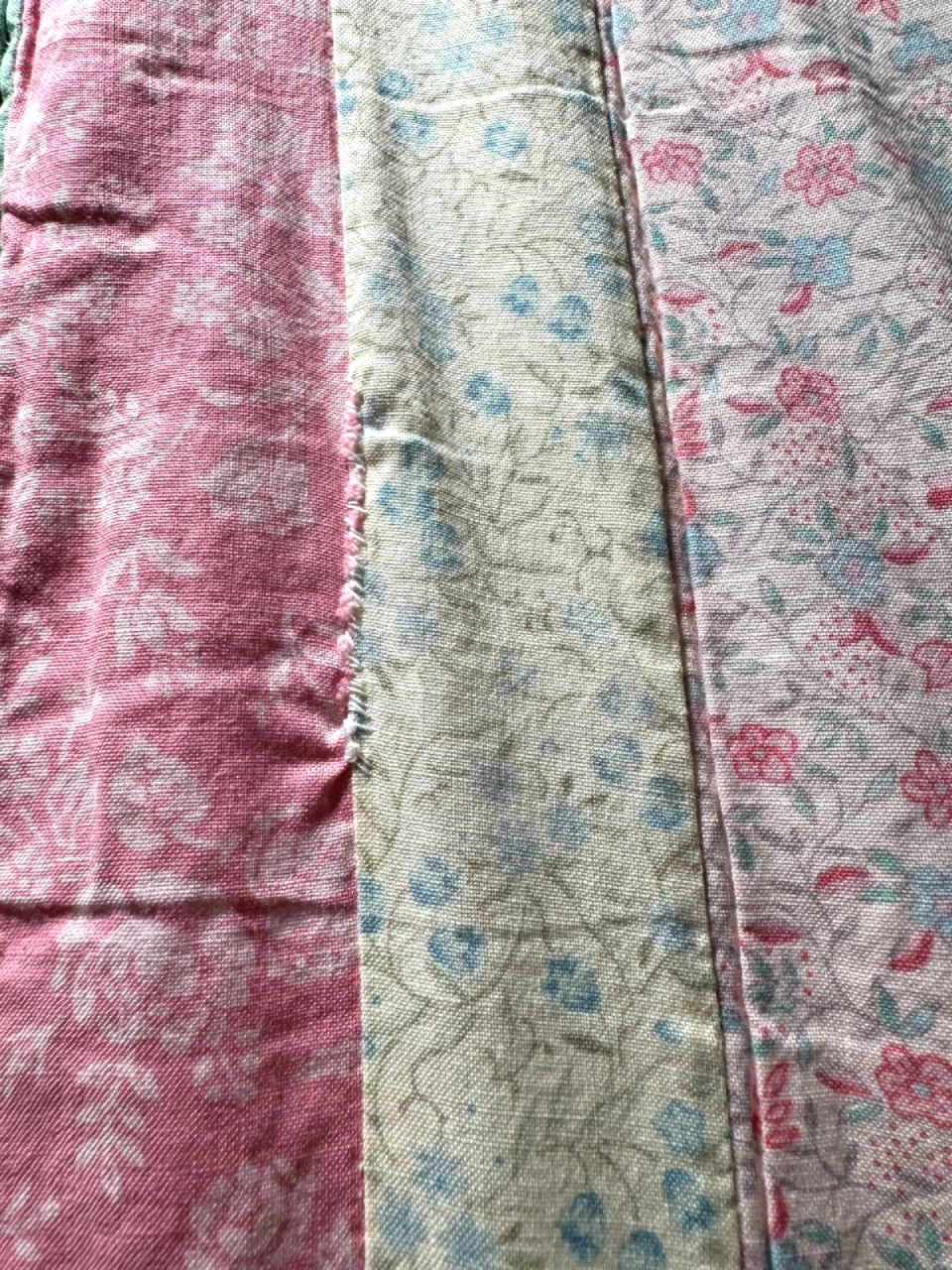 Vintage Quilt Bubble Gum Clam Shell