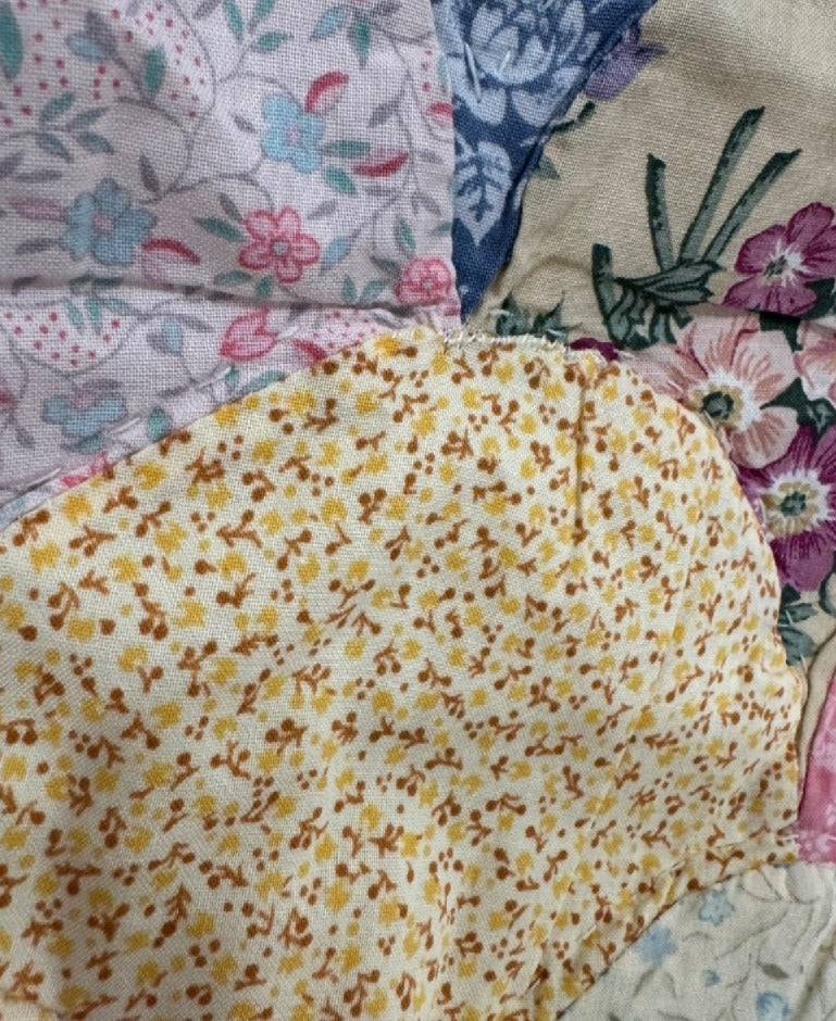 Vintage Quilt Bubble Gum Clam Shell