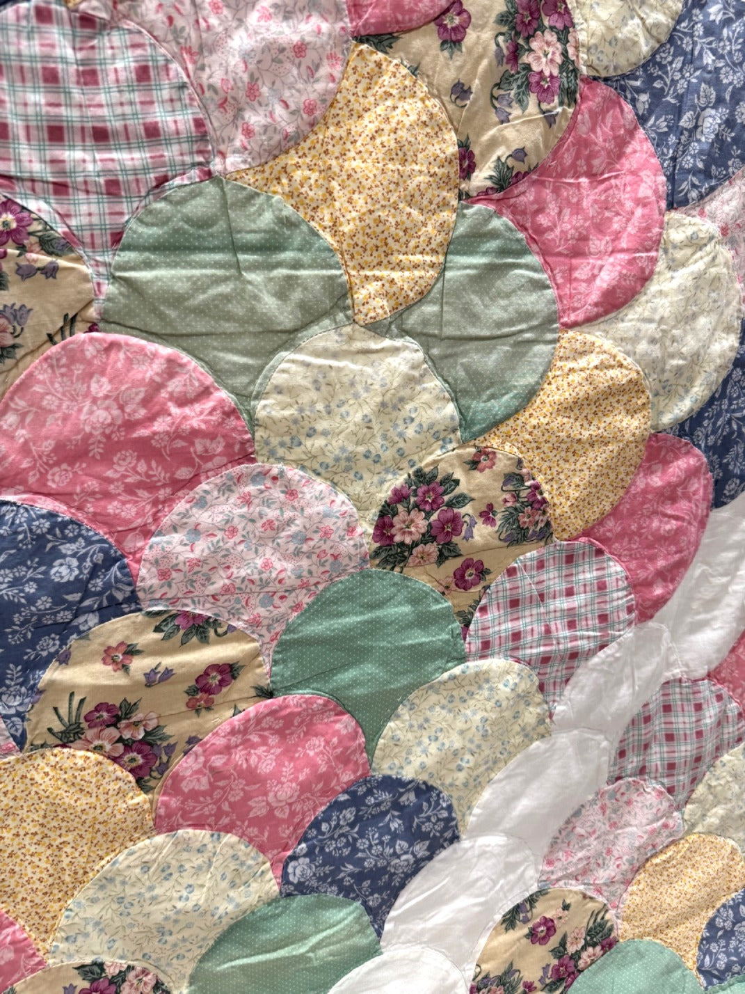 Vintage Quilt Bubble Gum Clam Shell
