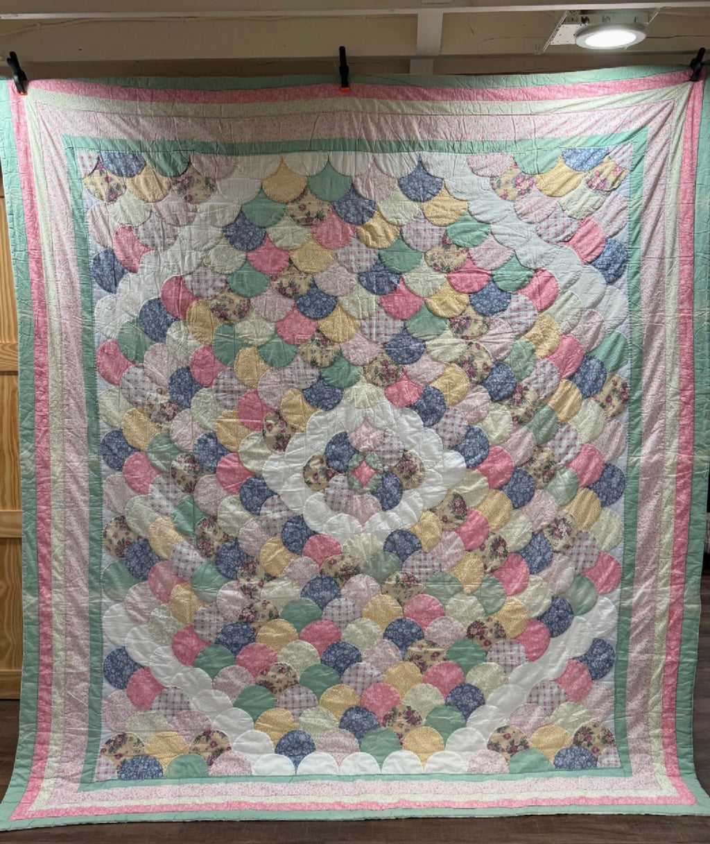 Vintage Quilt Bubble Gum Clam Shell