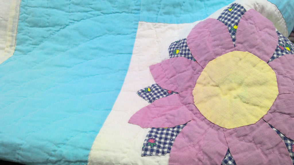 Vintage Quilt Appliqued Daisy